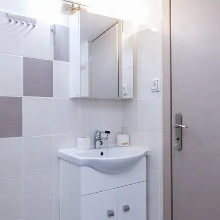 Park Apartment *